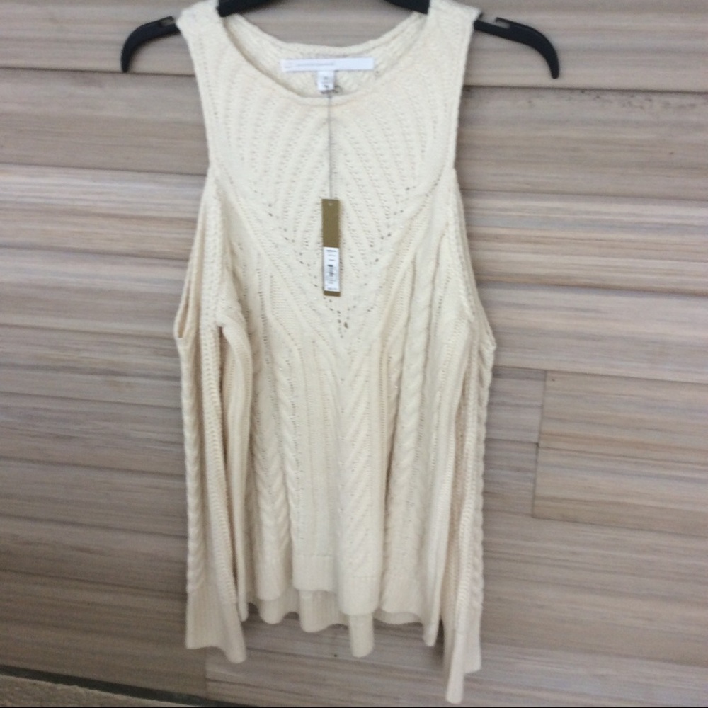 LC Cold Shoulder Sweater - Picture 3 of 4